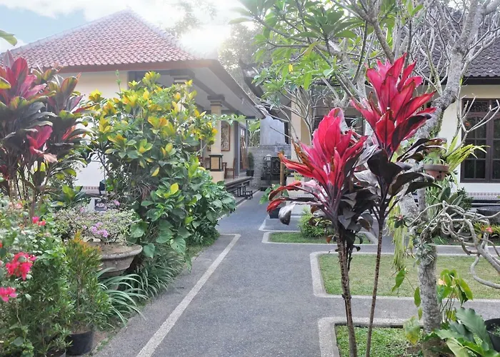 Dunung Sari 民宿 *